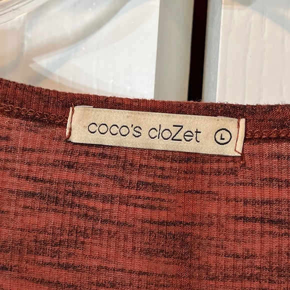 Coco’s Clozet Burnt Red w/ Black Tie-Front Button Top - Size Large - Picture 3 of 11